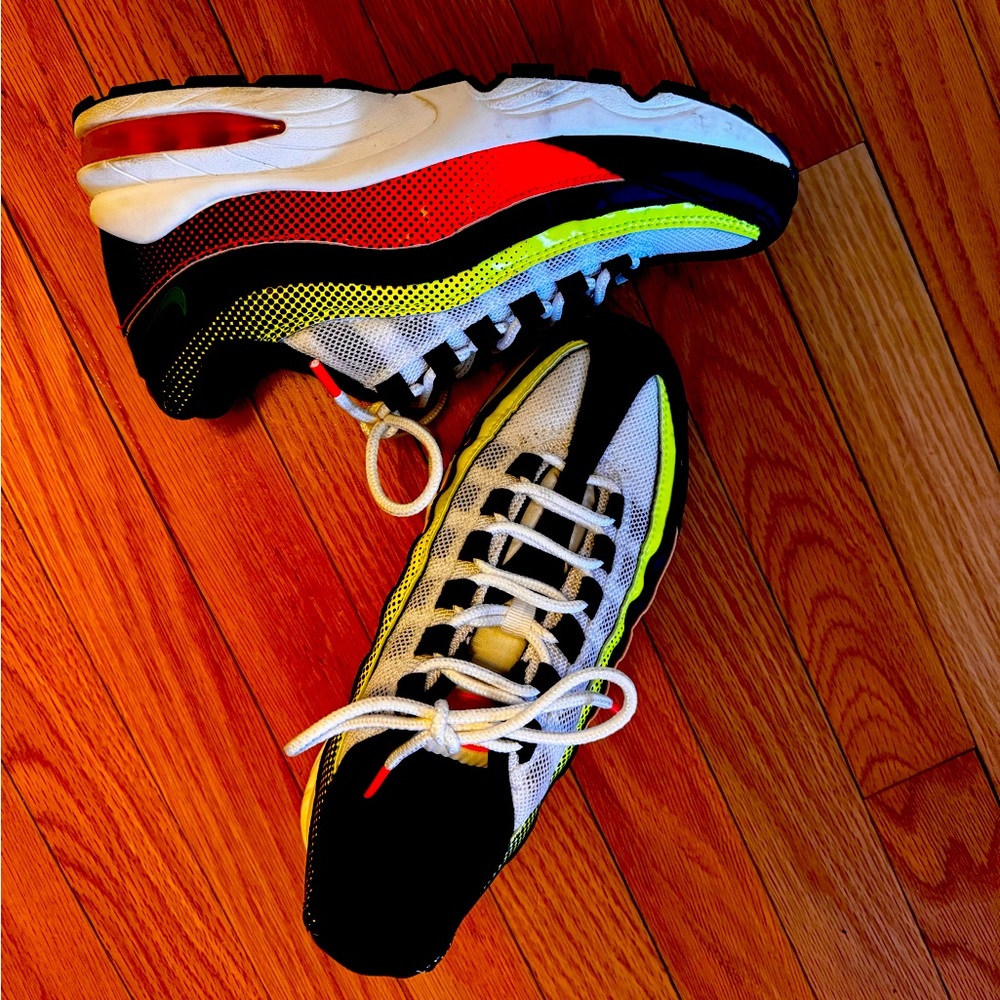 Never Worn Nike Air Max Sneakers
6.5 Youth equivalent to women 8